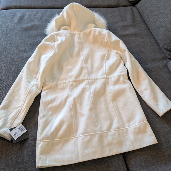 Women's White Cinch Waist & Faux Fur Hooded Coat! - Picture 13 of 16